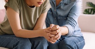 A Prayer for Encouragement and to Be an Encourager - Your Daily Prayer - November 10