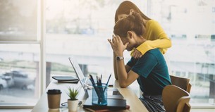 5 Uplifting Prayers and Verses for Difficult Seasons at Work