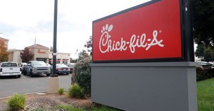 Chick-fil-A Employee Finds $10,000, Returns It Because It’s ‘What Jesus Would’ve Done’