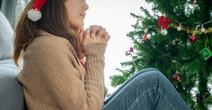 6 Prayers for Moms This Christmas