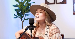 Lindy Bryson 'Built on God's Love' Beautiful Acoustic Performance