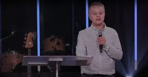 Teen Delivers Powerful Message on Loneliness and the Importance of Friendship