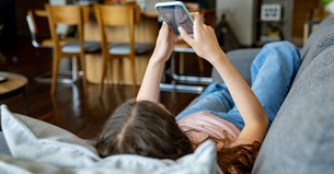 6 Ways to Help Your Teen Navigate Social Media and Peer Pressure