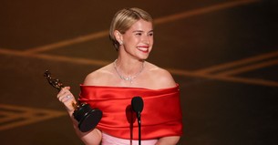 Jessie Buckley Celebrates Motherhood in Viral Oscar Speech: ‘I Want to Have 20,000 More Babies’