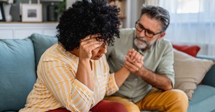 5 Things That Happen When Your Spouse Stands by You through Family Drama