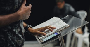 Pastors and AI: New Survey Reveals Growing Use, Lack of Church Guidelines