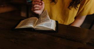 8 Ways God Speaks to Us Today