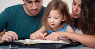 5 Benefits of Reading the Bible Daily with Your Kids