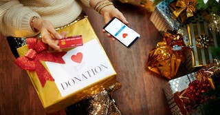 A Prayer for Generosity Toward Those in Need During Christmas - Advent Devotional - December 8