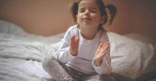 child praying, pray without ceasing