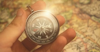 Compass pointing to the east