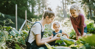 10 Incredible Lessons Mothers Teach without Saying a Word