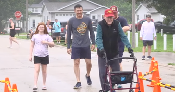 A Dad’s 5K Finish Becomes a Beautiful Moment of Love, Strength and Hope