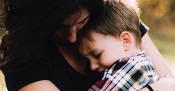 9 Uplifting Prayers for the Overwhelmed Mom