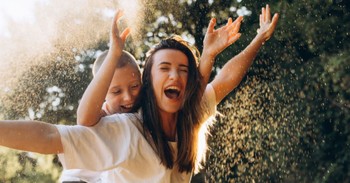 The Beta Mom Trend Is Making Moms Rethink Control