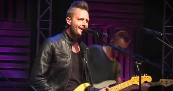 ‘There Is Power’ – Passion Worship Performance From Lincoln Brewster