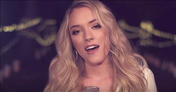 'Silent Night' - Country Star Sings Christmas Hymn