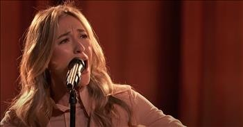 Lauren Daigle Performs 'Hold On To Me' On The Voice Season Finale