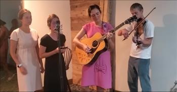 3 Sisters Sing Stunning Bluegrass Rendition Of 'House Of Gold'