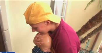 2 Girls With Alopecia Share A Heartwarming Friendship After Chance Meeting