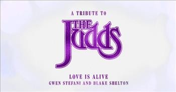 Blake Shelton And Gwen Stefani Sing The Judds’ Classic ‘Love Is Alive’