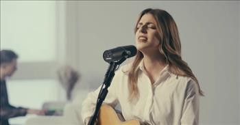 Brooke Ligertwood Chilling ‘King Of Kings’ Performance