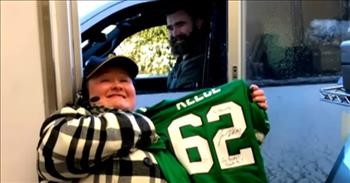 NFL Player Jason Kelce Poses For Photo And Signs Jersey For McDonald’s Worker