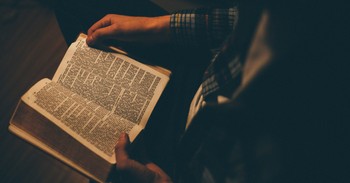 15 Bible Verses to End Your Day