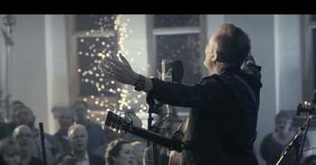 'A Christmas Alleluia' - Chris Tomlin Featuring Lauren Daigle and Leslie Jordan