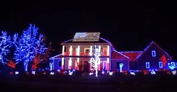 Patriotic Christmas Light Show Will Blow Your Mind
