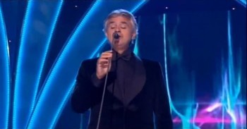Andrea Bocelli Gives Stunning Performance of Amazing Grace!