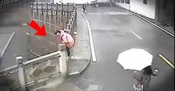 16 Good Samaritans Come to the Rescue to Save a Woman's Life! WOW.
