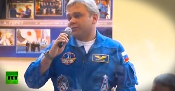When A Reporter Asked Astronauts A Political Question, He Never Dreamed Of THIS Response