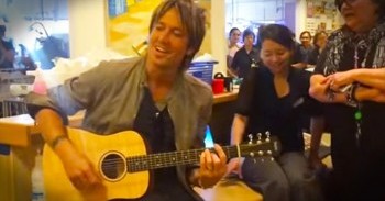 Keith Urban And Nicole Kidman Sing Uplifting Rendition Of ‘Amazing Grace’ At Children’s Hospital