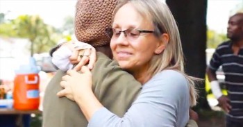 This Act Of Kindness For The Homeless Is Humbling. The Gesture At 2:37 Completely Broke Me Down.