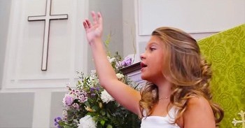 9-Year-Old Hallie Performs IMPRESSIVE Southern-Style ‘Amazing Grace (My Chains Are Gone)’
