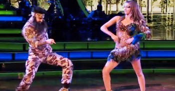 Sadie Robertson DEFENDS Her Faith And Family Before She NAILS This Duck Dynasty Dance!
