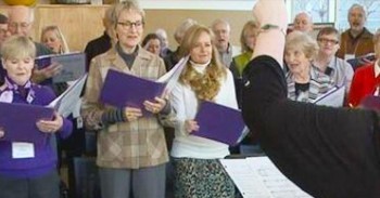 Alzheimer’s Patients Come Together To Sing Songs From Their Memories