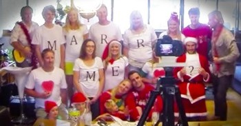 Family Christmas Photo Turns Into EPIC Surprise Proposal