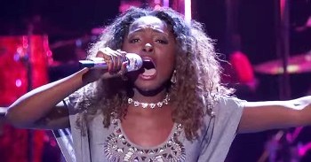 Young Woman Sings Powerful Cover Of ‘Note To God’ And Has The Whole Crowd Cheering
