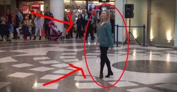 40 Irish Dancers STUN An Entire Mall With Incredible Flash Mob