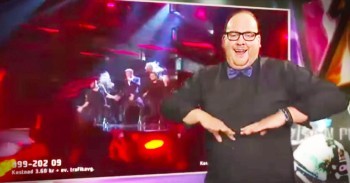 Sign Language Interpreter REALLY Loves His Job. LOL!