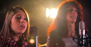 Mother And Daughter Sing STUNNING Duet Of ‘Tell Him’