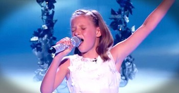 Little Girl Shows BIG Vocals With Passionate Performance Of ‘Reflection’