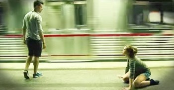 Mesmerizing Modern Dance In Subway