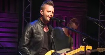‘There Is Power’ – Passion Worship Performance From Lincoln Brewster