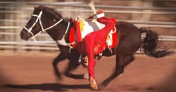 5 Siblings Perform Gymnastics Routine With Horses
