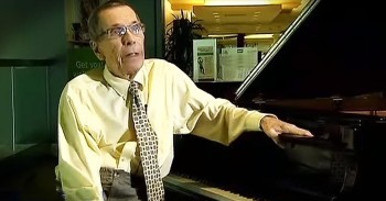 82-Year-Old With Parkinson’s Disease Plays Piano Beautifully