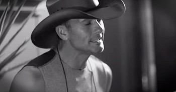 Tim McGraw Sings ‘My Little Girl’ For College-Bound Daughter – TEARS!