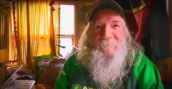 Pizza Delivery Driver Gives Homeless Man Incredible Gift